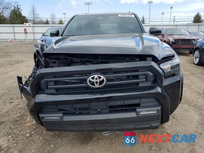 Piąte zdjęcie samochodu w środku: 2025 TOYOTA 4RUNNER SR5 VIN:JTEVA5BR7S5047183 - miniatura