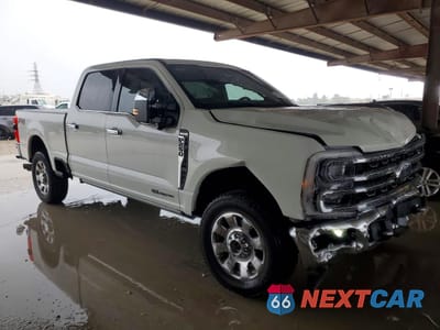 Czwarte zdjęcie samochodu z boku: 2024 FORD F250 SUPER DUTY VIN:1FT8W2BT3REF13537 - miniatura