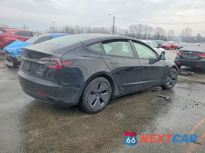 Trzecie zdjęcie samochodu z tyłu: 2022 TESLA 3 VIN:5YJ3E1EB4NF251210 - miniatura