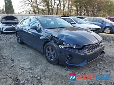Czwarte zdjęcie samochodu z boku: 2023 KIA K5 LXS VIN:5XXG14J26PG219704 - miniatura