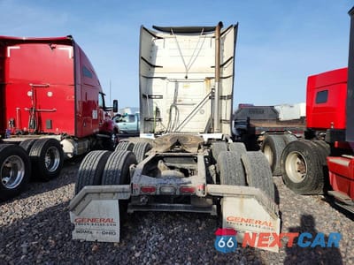 Zdjęcie 6 z 10 samochodu: 2016 VOLVO VNL SEMI TRUCK VIN:4V4NC9EJ2GN945777 - miniatura