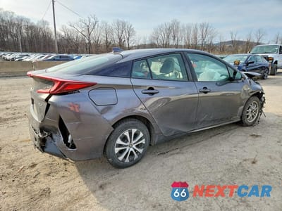 Trzecie zdjęcie samochodu z tyłu: 2021 TOYOTA PRIUS PRIME XLE VIN:JTDKAMFP1M3173614 - miniatura