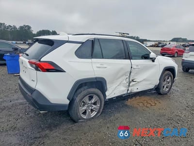 Trzecie zdjęcie samochodu z tyłu: 2023 TOYOTA RAV4 XLE VIN:2T3W1RFV8PW288077 - miniatura