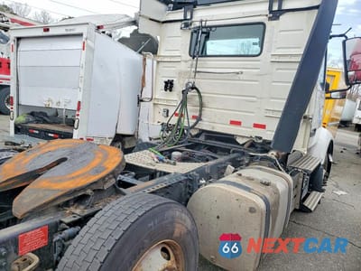 Zdjęcie 6 z 10 samochodu: 2022 VOLVO VNR SEMI TRUCK VIN:4V4W19EGXNN285547 - miniatura