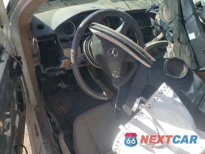 Zdjęcie 8 z 12 samochodu: 2010 MERCEDES-BENZ C 300 VIN:WDDGF5EB4AR129513 - miniatura