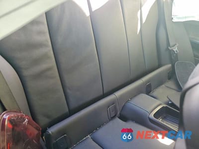 Zdjęcie 10 z 13 samochodu: 2017 BMW M2 VIN:WBS1H9C37HV887840 - miniatura