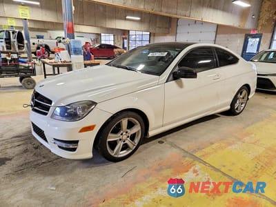 2015 MERCEDES-BENZ C 250 WDDGJ4HB0FG435017 - główne zdjęcie licytacji z USA - miniatura