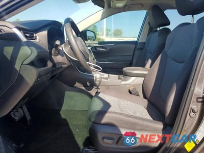 Zdjęcie 7 z 14 samochodu: 2025 TOYOTA RAV4 XLE VIN:2T3W1RFV8SC356727 - miniatura