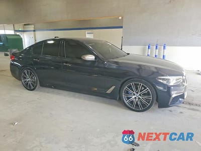 Czwarte zdjęcie samochodu z boku: 2018 BMW M550XI VIN:WBAJB9C53JB035113 - miniatura