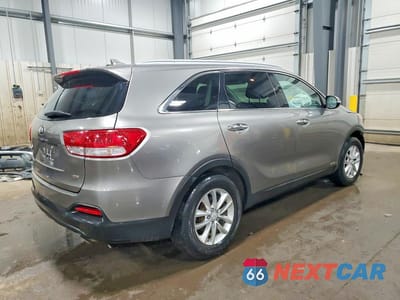 Trzecie zdjęcie samochodu z tyłu: 2016 KIA SORENTO LX VIN:5XYPGDA38GG037604 - miniatura