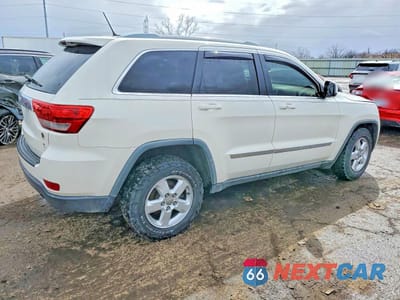 Trzecie zdjęcie samochodu z tyłu: 2011 JEEP GRAND CHEROKEE LAREDO VIN:1J4RR4GG1BC580782 - miniatura