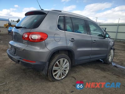 Trzecie zdjęcie samochodu z tyłu: 2011 VOLKSWAGEN TIGUAN S VIN:WVGBV7AX8BW513703 - miniatura