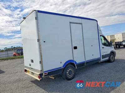 Trzecie zdjęcie samochodu z tyłu: 2020 FORD TRANSIT DELIVERY TRUCK VIN:1FDBW5Z86LKB30334 - miniatura