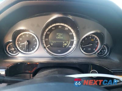 Zdjęcie 9 z 12 samochodu: 2010 MERCEDES-BENZ E 550 4MATIC VIN:WDDHF9ABXAA114403 - miniatura