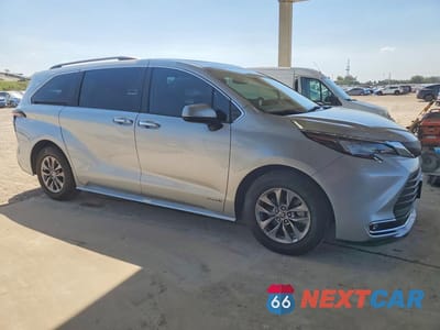 Czwarte zdjęcie samochodu z boku: 2021 TOYOTA SIENNA VIN:5TDYRKEC9MS028387 - miniatura