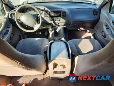 Zdjęcie 8 z 13 samochodu: 2002 FORD EXPEDITION XLT VIN:1FMRU15L92LA63647 - miniatura