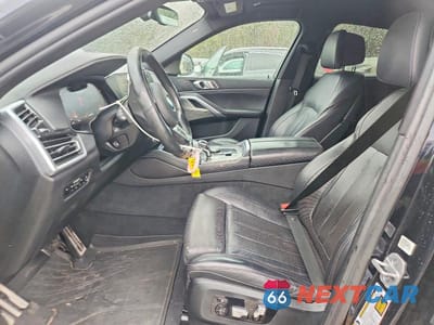 Zdjęcie 7 z 14 samochodu: 2021 BMW X6 M50I VIN:5UXCY8C01M9F58300 - miniatura