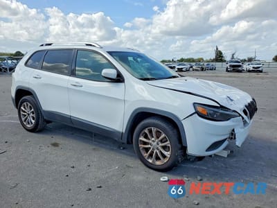 Czwarte zdjęcie samochodu z boku: 2020 JEEP CHEROKEE LATITUDE VIN:1C4PJLCB2LD614748 - miniatura