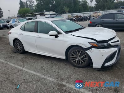 Czwarte zdjęcie samochodu z boku: 2021 TOYOTA CAMRY SE VIN:4T1G11AK0MU551007 - miniatura