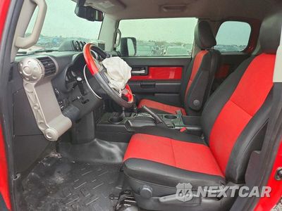 Zdjęcie 7 z 12 samochodu: 2012 TOYOTA FJ CRUISER BASE VIN:JTEBU4BF5CK135226 - miniatura