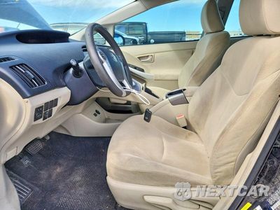 Zdjęcie 7 z 11 samochodu: 2014 TOYOTA PRIUS TWO VIN:JTDKN3DU7E1749890 - miniatura