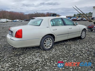 Trzecie zdjęcie samochodu z tyłu: 2007 LINCOLN TOWN CAR SIGNATURE LIMITED VIN:1LNHM82V77Y626912 - miniatura