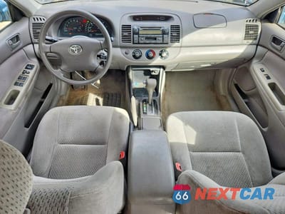 Zdjęcie 8 z 11 samochodu: 2004 TOYOTA CAMRY LE VIN:4T1BE32K64U789856 - miniatura
