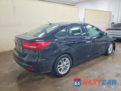 Trzecie zdjęcie samochodu z tyłu: 2018 FORD FOCUS SE VIN:1FADP3F21JL206201 - miniatura