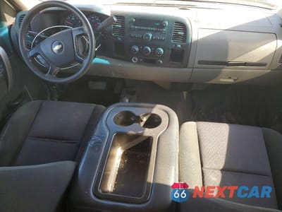 Zdjęcie 8 z 11 samochodu: 2010 CHEVROLET SILVERADO K1500 LS VIN:3GCRKREA7AG120222 - miniatura