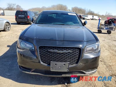 Piąte zdjęcie samochodu w środku: 2019 CHRYSLER 300 S VIN:2C3CCABG9KH538851 - miniatura