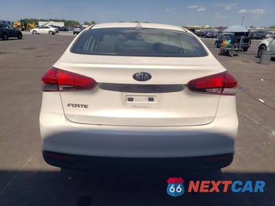 Zdjęcie 6 z 11 samochodu: 2017 KIA FORTE LX VIN:3KPFL4A78HE065914 - miniatura