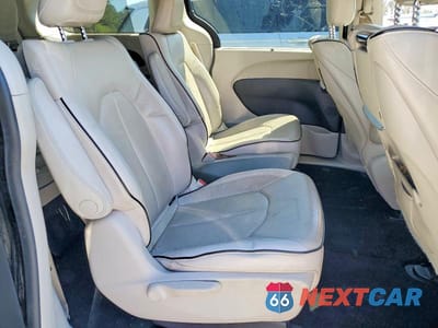 Zdjęcie 11 z 12 samochodu: 2018 CHRYSLER PACIFICA HYBRID LIMITED VIN:2C4RC1N76JR144881 - miniatura