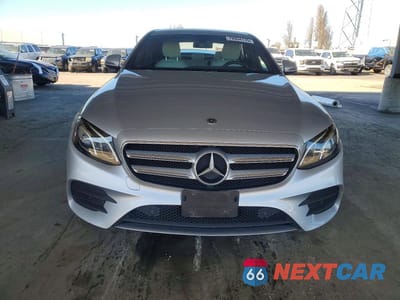 Piąte zdjęcie samochodu w środku: 2019 MERCEDES-BENZ E 300 VIN:WDDZF4JB1KA525469 - miniatura
