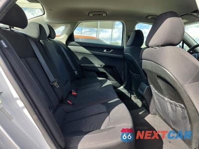 Zdjęcie 10 z 12 samochodu: 2023 KIA K5 LXS VIN:5XXG14J29PG209278 - miniatura