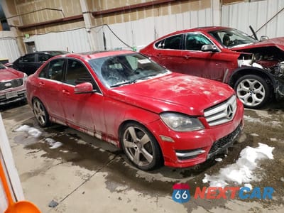 Czwarte zdjęcie samochodu z boku: 2012 MERCEDES-BENZ C 300 4MATIC VIN:WDDGF8BB9CA612566 - miniatura