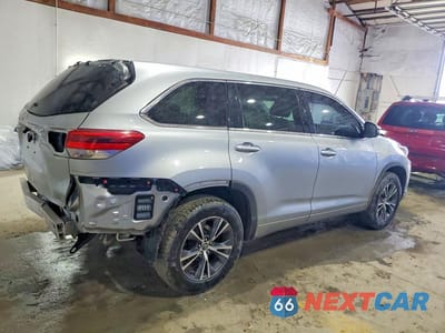 Trzecie zdjęcie samochodu z tyłu: 2017 TOYOTA HIGHLANDER LE VIN:5TDZARFH5HS024812 - miniatura