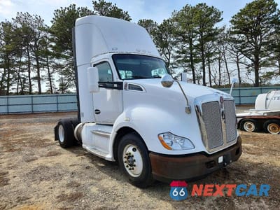 2014 KENWORTH T680 SEMI TRUCK 1XKYA48X4EJ403042 - główne zdjęcie licytacji z USA - miniatura