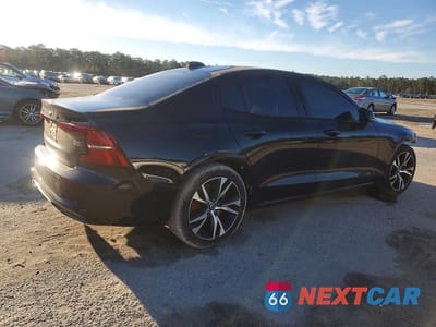 Trzecie zdjęcie samochodu z tyłu: 2025 VOLVO S60 PLUS AWD HYBRID VIN:7JRL12GC2SG364602 - miniatura