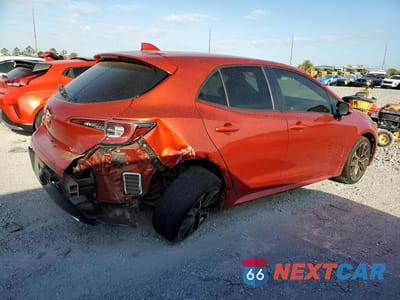 Trzecie zdjęcie samochodu z tyłu: 2020 TOYOTA COROLLA HATCHBACK XSE VIN:JTNC4RBE9L3100028 - miniatura