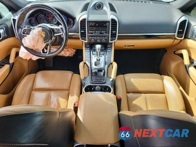 Zdjęcie 8 z 12 samochodu: 2016 PORSCHE CAYENNE VIN:WP1AA2A27GLA00596 - miniatura