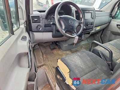 Zdjęcie 8 z 13 samochodu: 2015 MERCEDES-BENZ SPRINTER 2500 VIN:WD3PE7DC3FP162583 - miniatura