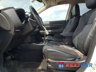 Zdjęcie 7 z 12 samochodu: 2018 MITSUBISHI OUTLANDER SE VIN:JA4AD3A39JZ054519 - miniatura