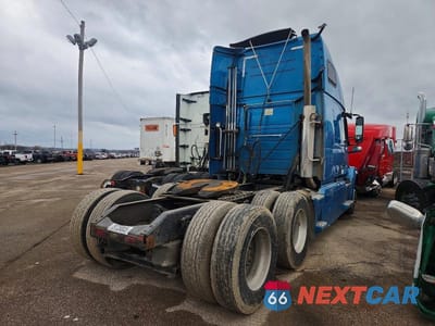 Czwarte zdjęcie samochodu z boku: 2015 VOLVO VNL SEMI TRUCK VIN:4V4NC9EH7FN936228 - miniatura