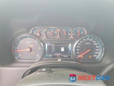 Zdjęcie 9 z 12 samochodu: 2018 CHEVROLET SUBURBAN C1500 PREMIER VIN:1GNSCJKC8JR113051 - miniatura