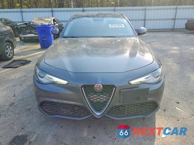 Piąte zdjęcie samochodu w środku: 2019 ALFA ROMEO GIULIA TI VIN:ZARFAMBN9K7605819 - miniatura