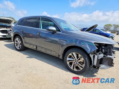 Czwarte zdjęcie samochodu z boku: 2021 AUDI Q7 PREMIUM VIN:WA1AXAF78MD026042 - miniatura