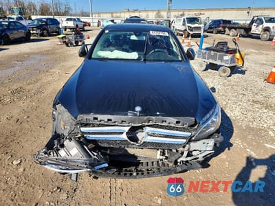 Piąte zdjęcie samochodu w środku: 2015 MERCEDES-BENZ C 300 4MATIC VIN:55SWF4KB8FU034551 - miniatura