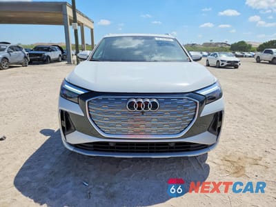 Piąte zdjęcie samochodu w środku: 2024 AUDI Q4 E-TRON PREMIUM VIN:WA1KUBFZ7RP053839 - miniatura