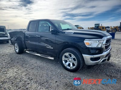 Czwarte zdjęcie samochodu z boku: 2019 RAM 1500 BIG HORN VIN:1C6SRFBT1KN830816 - miniatura