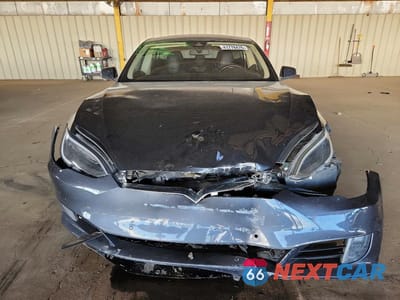 Piąte zdjęcie samochodu w środku: 2016 TESLA MODEL S VIN:5YJSA1E18GF147370 - miniatura